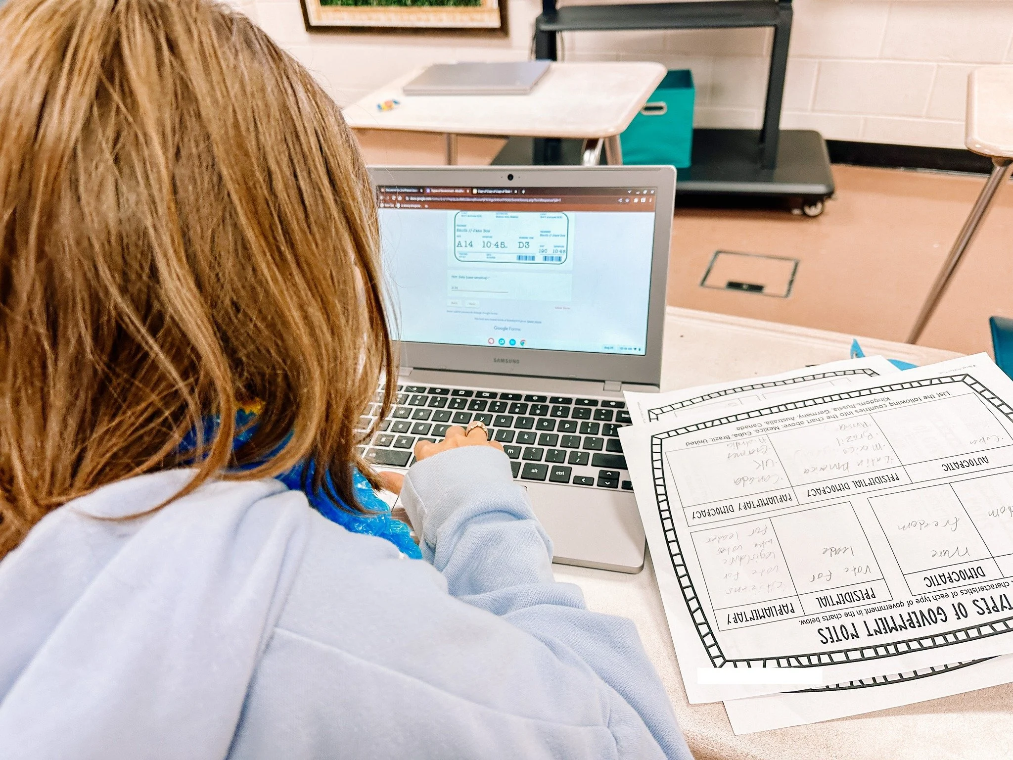 Add a little fun to your Government Unit with an Escape Room!

This has all the information your students need, so you can use it to introduce types of government or as a review!

Resource Includes...
🔑  Seven Tasks (all digital): Nonfiction reading
